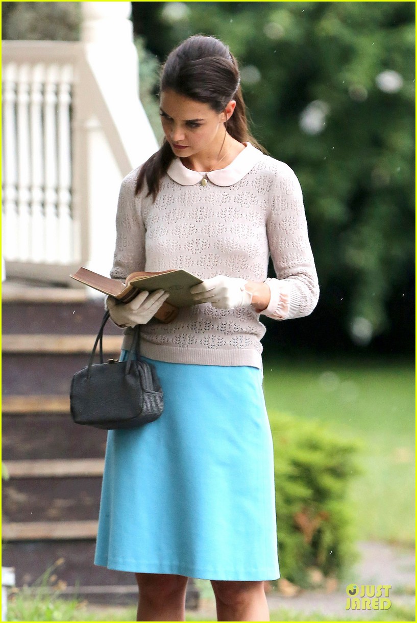 Katie Holmes Plays Hopscotch on 'Miss Meadows' Set! Photo 2939095