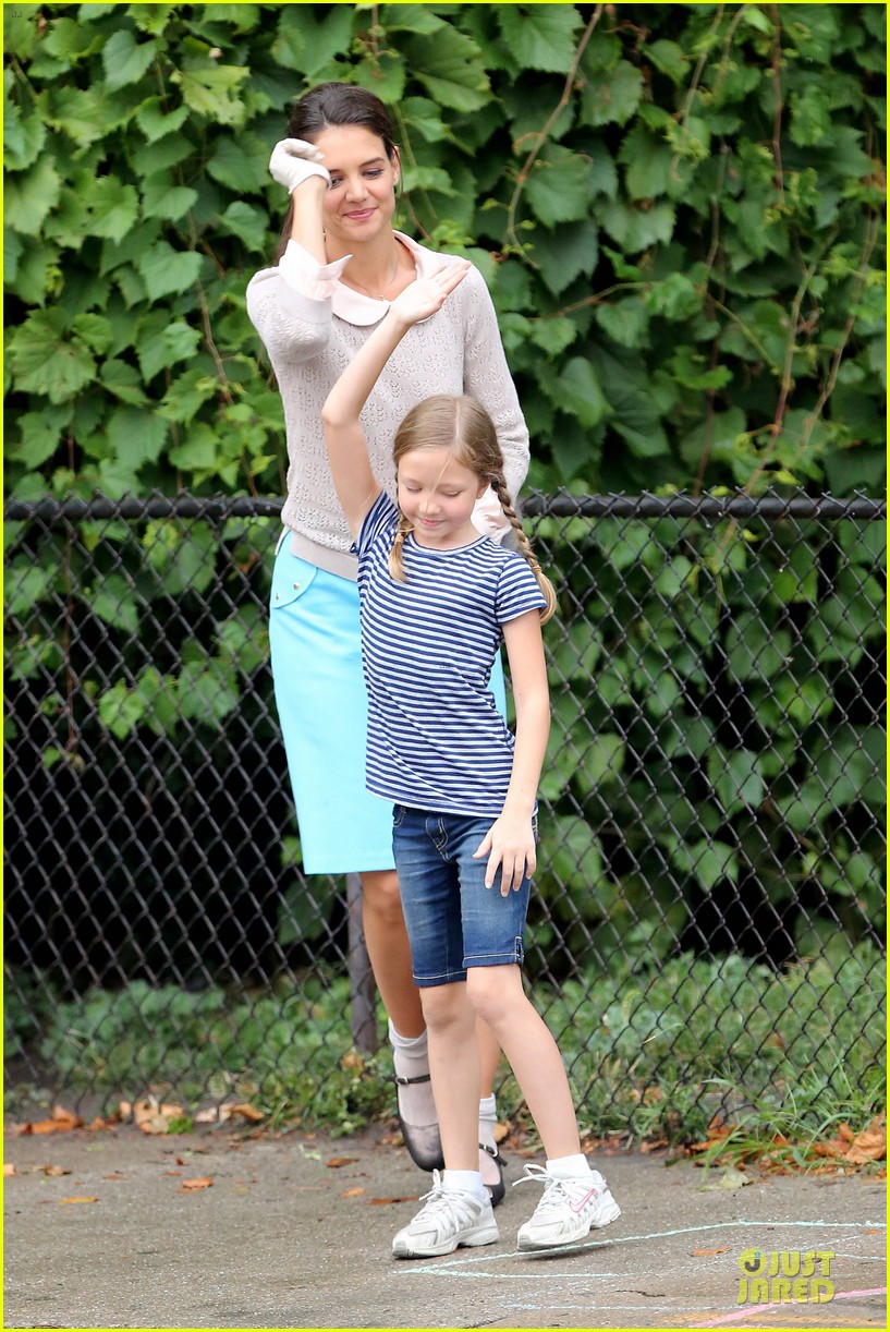 Katie Holmes Plays Hopscotch on 'Miss Meadows' Set! Photo 2939097