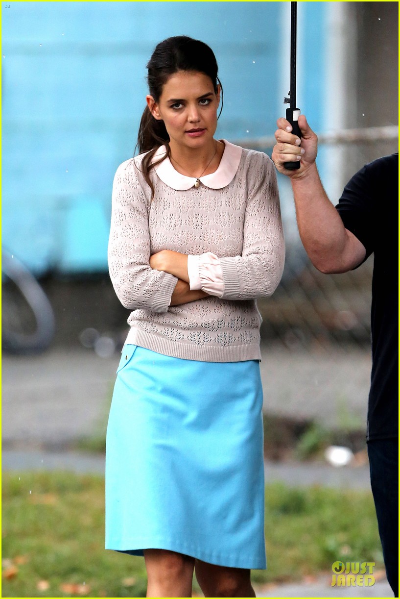 Katie Holmes Plays Hopscotch on 'Miss Meadows' Set! Photo 2939099