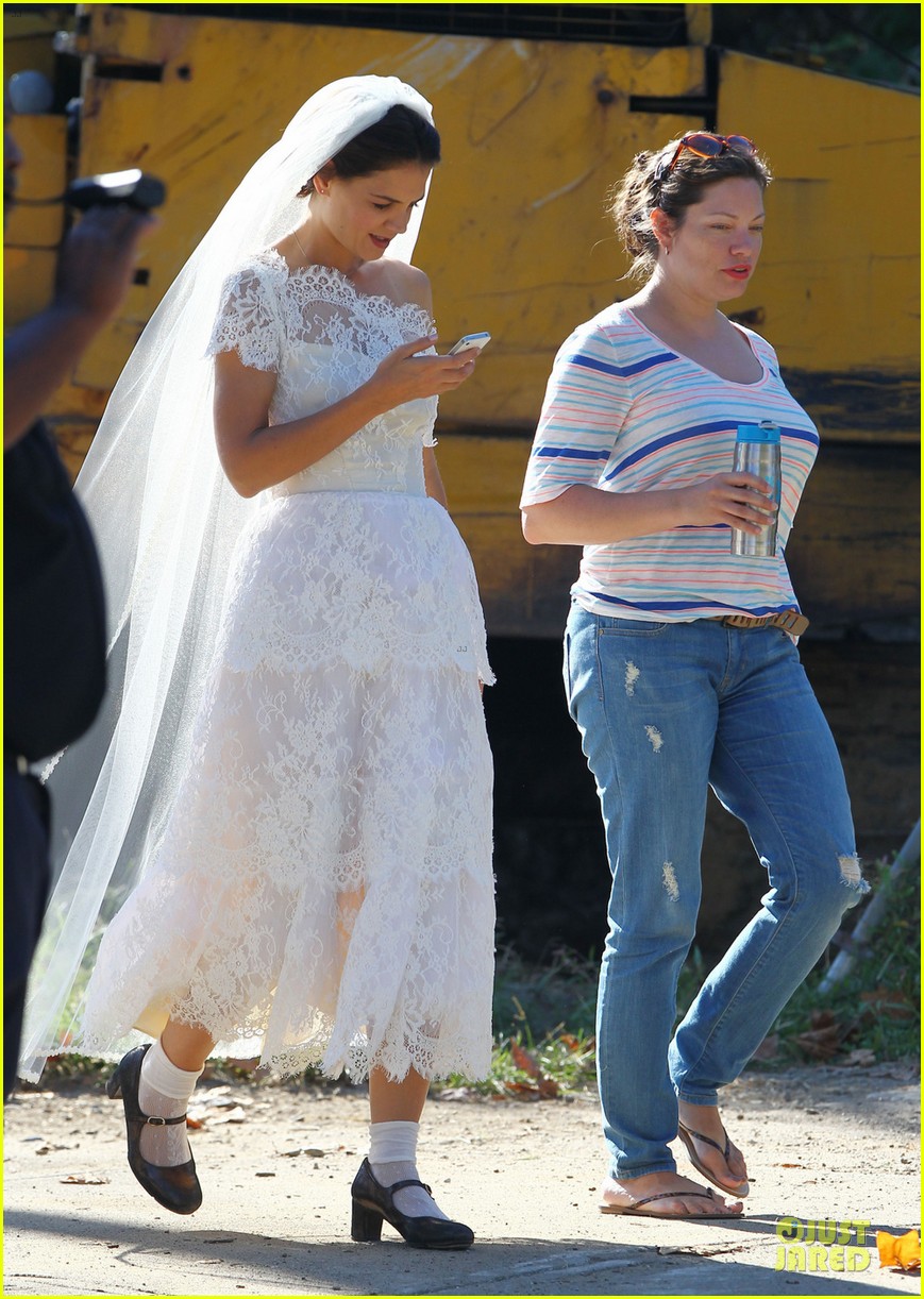 Katie Holmes White Wedding Dress on 'Miss Meadows' Set Photo ...