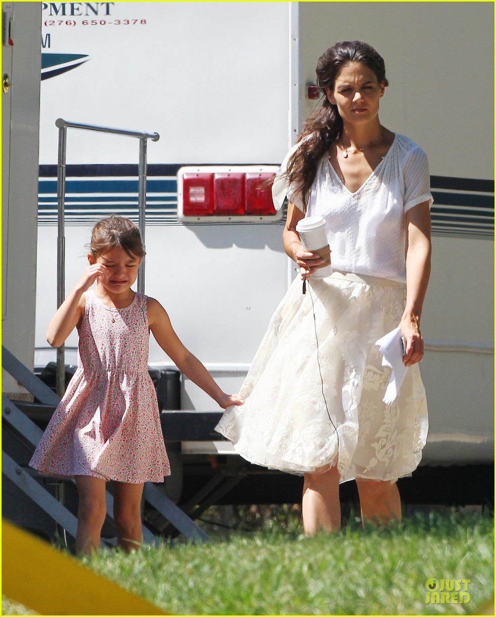 Katie Holmes White Wedding Dress on 'Miss Meadows' Set! Photo 2936347
