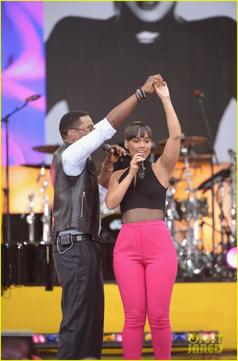 Alicia Keys Performs for Good Morning America's Concert Series! Photo