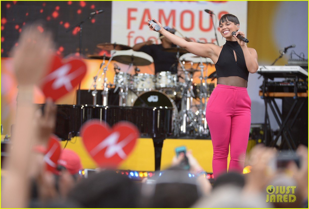 Alicia Keys Performs for Good Morning America's Concert Series! Photo
