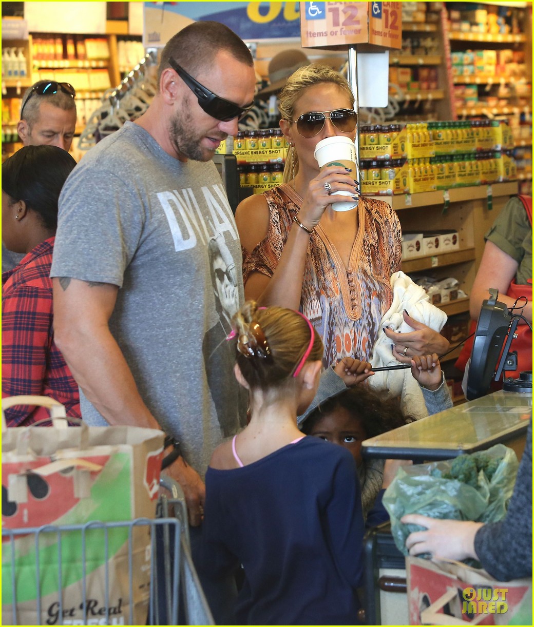Heidi Klum Grocery Shopping & Movies with Girls! Photo 2928826