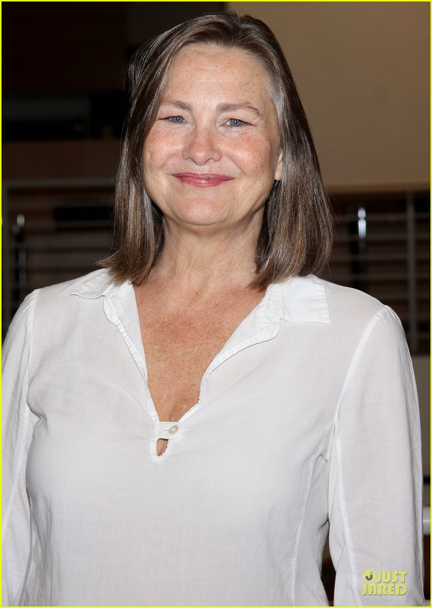 Zachary Quinto 'The Glass Menagerie' Media Day! Photo 2934418