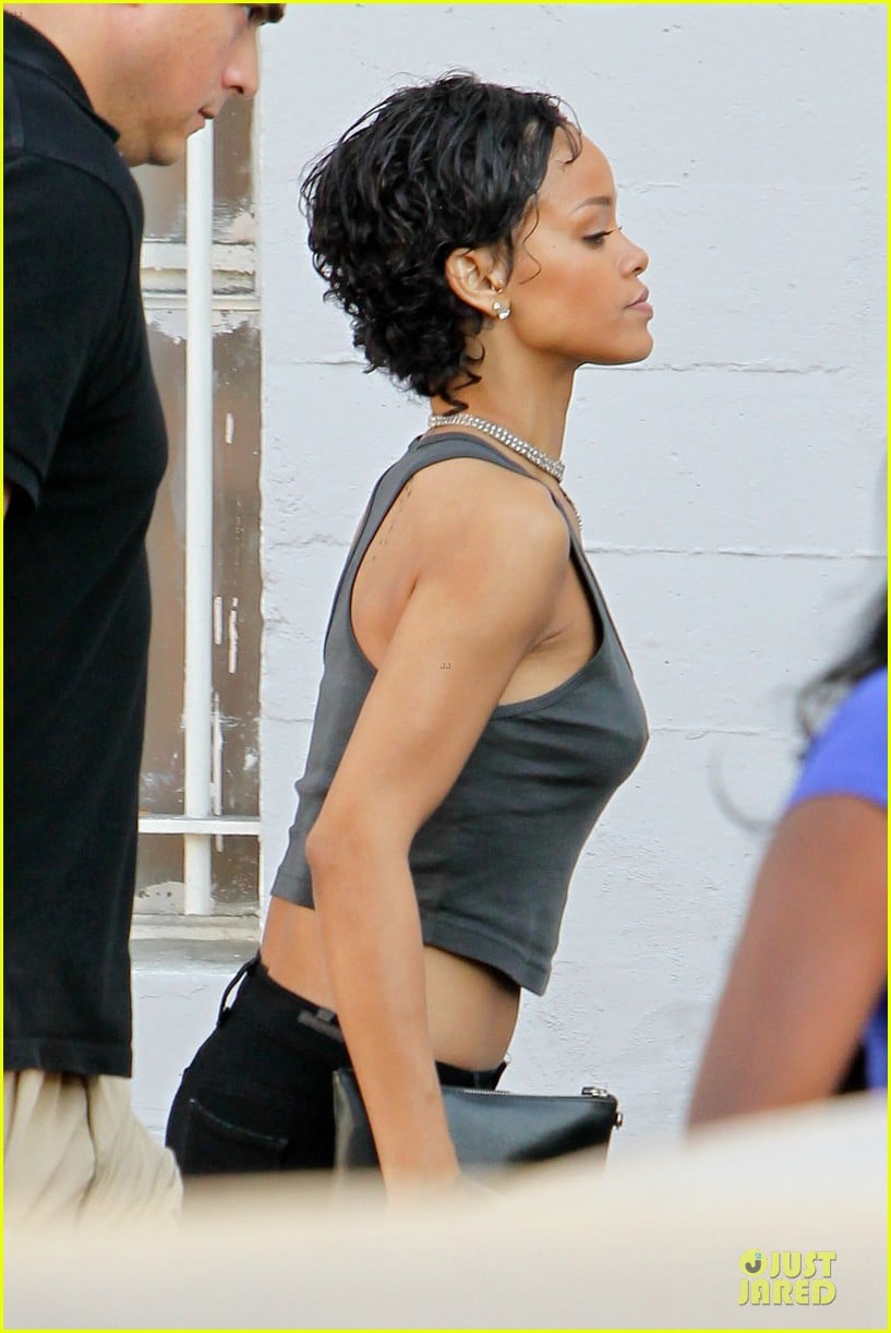 Rihanna Debuts Short Hair After Topshop Court Case Win: Photo 2921965 |  Rihanna Pictures | Just Jared