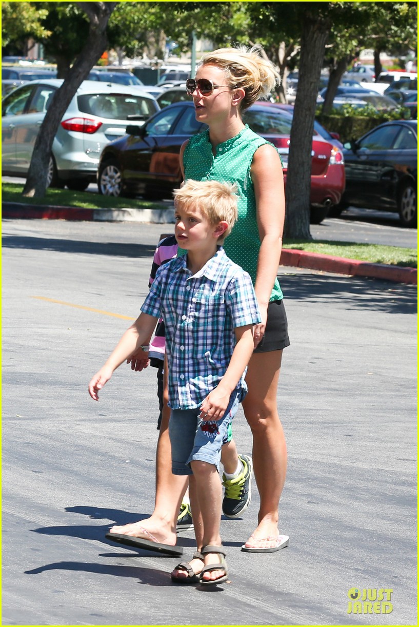 Britney Spears Movie Day with Jayden James & Sean Preston! Photo