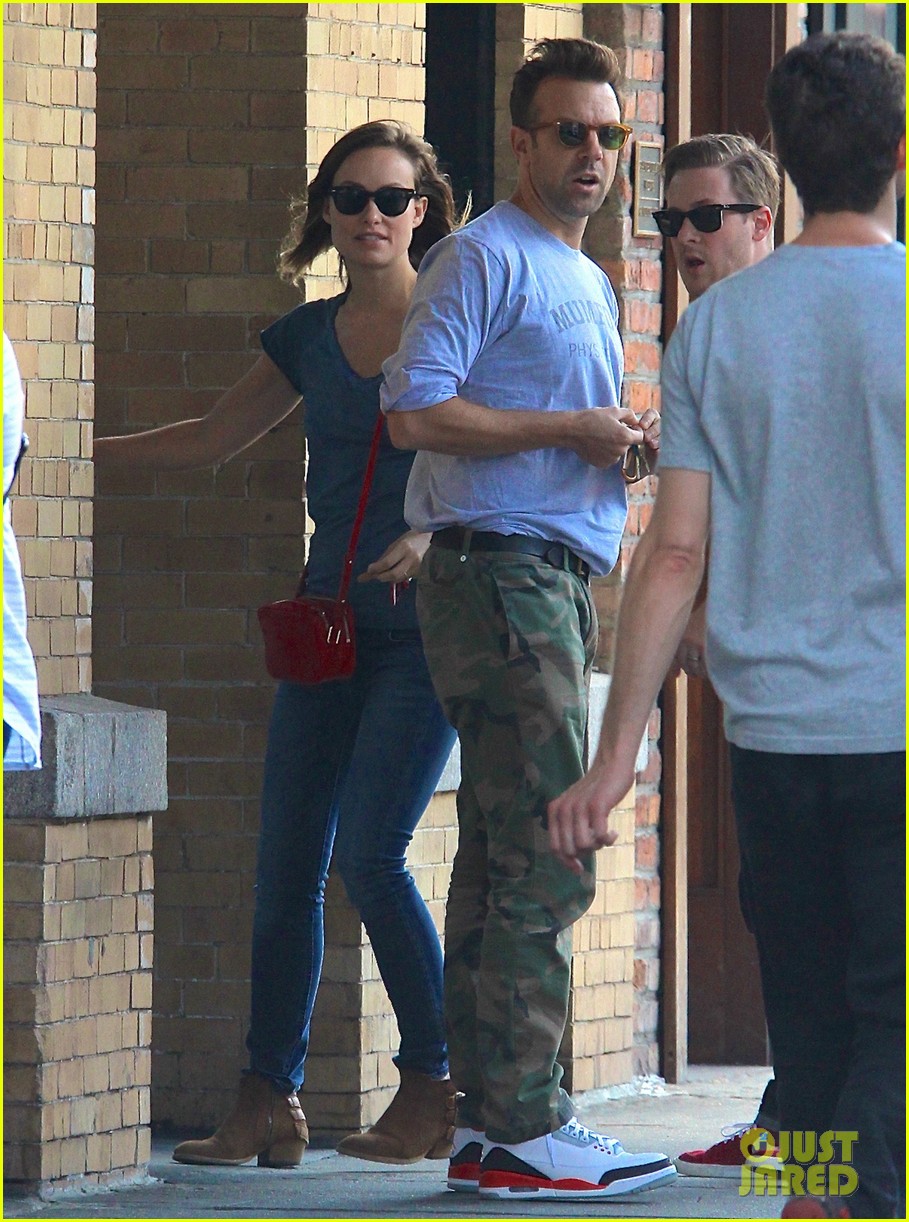 Olivia Wilde & Jason Sudeikis Give Directions to NYC Tourists Photo