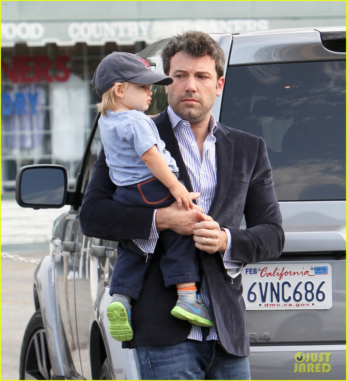 Ben Affleck Plays Mr. Mom While Jennifer Garner Works Photo 2948946