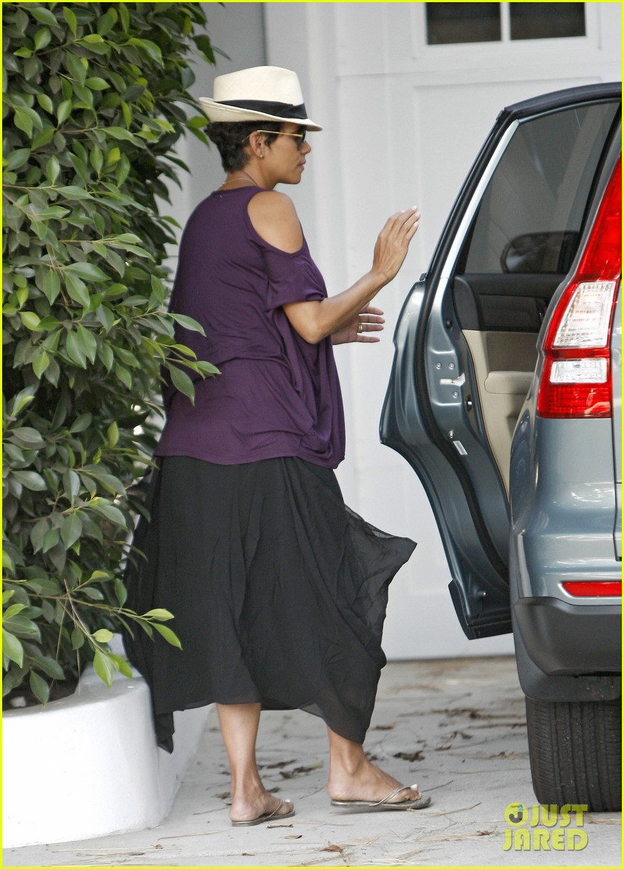 Photo: halle berry beverly hills playdate with nahla 03 | Photo 2949140