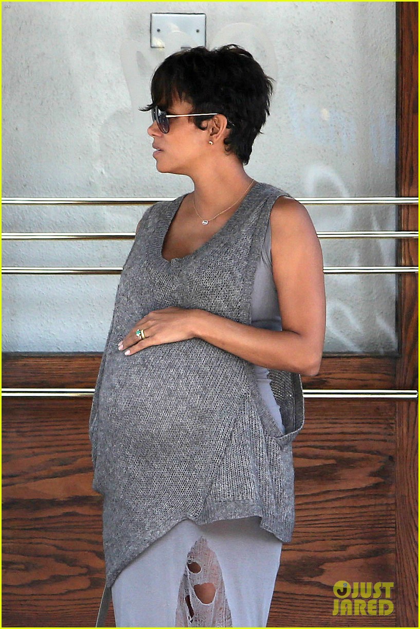 Pregnant Halle Berry Eats for Two at Madeo's: Photo 2955576 Halle