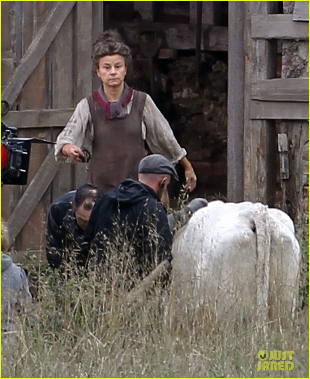 Emily Blunt & Anna Kendrick 'Into the Woods' First Set Pics! Photo