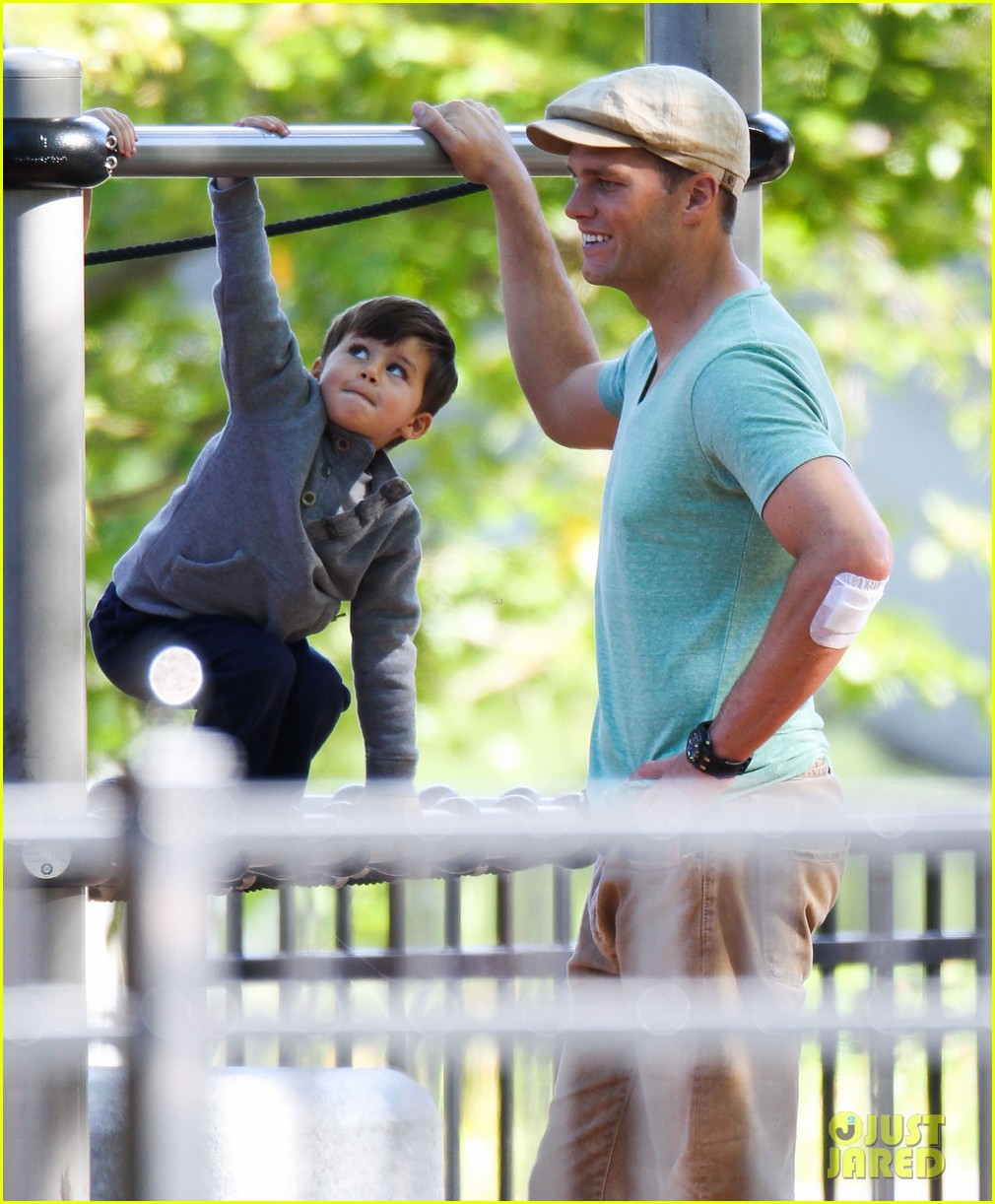 Tom Brady Showers Benjamin & John with Kisses & Hugs! Photo 2953051