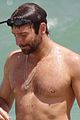 bradley cooper shirtless at the beach with suki waterhouse 04