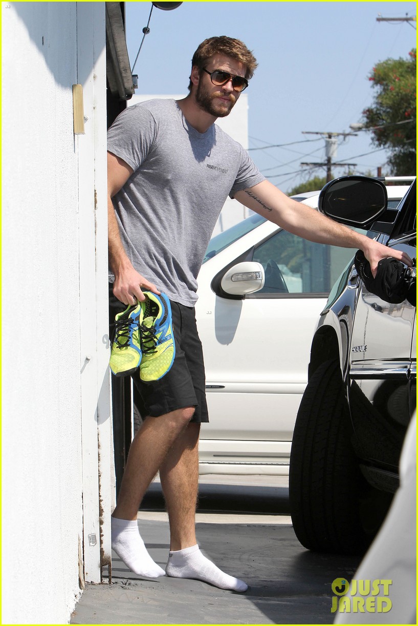 Liam Hemsworth goes barefoot after working out at the gym on Wednesday afte...