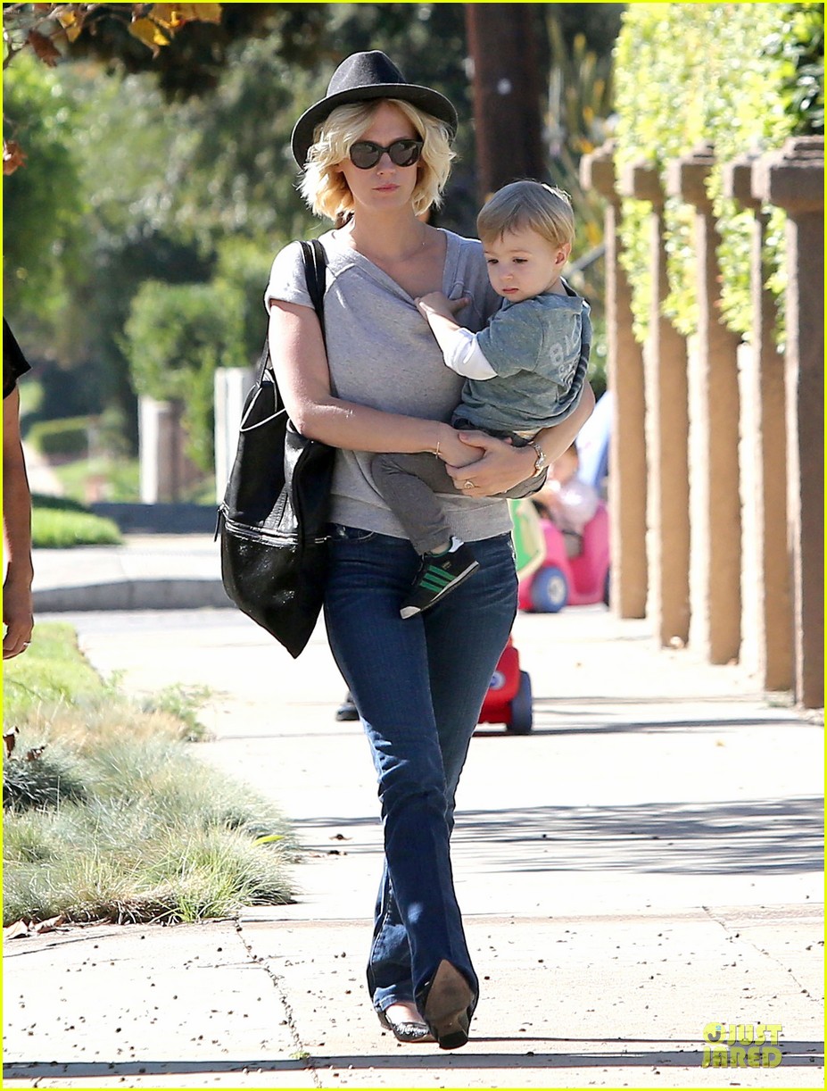 January Jones 'Mad Men' Cast Knows How to Celebrate! Photo 2959387