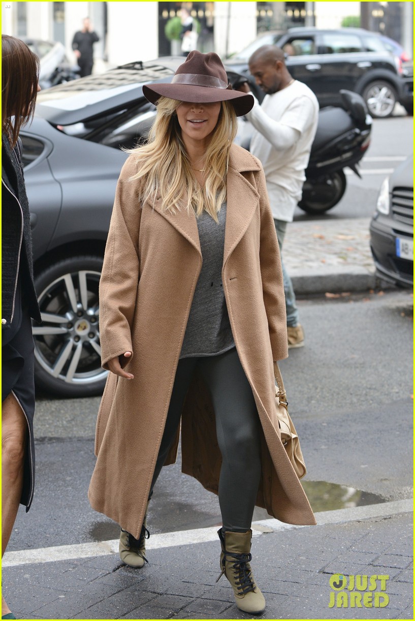 Kim Kardashian & Kanye West Step Out Together in Paris Photo 2961529