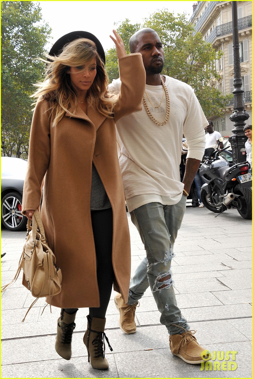 Kim Kardashian & Kanye West Step Out Together in Paris Photo 2961542