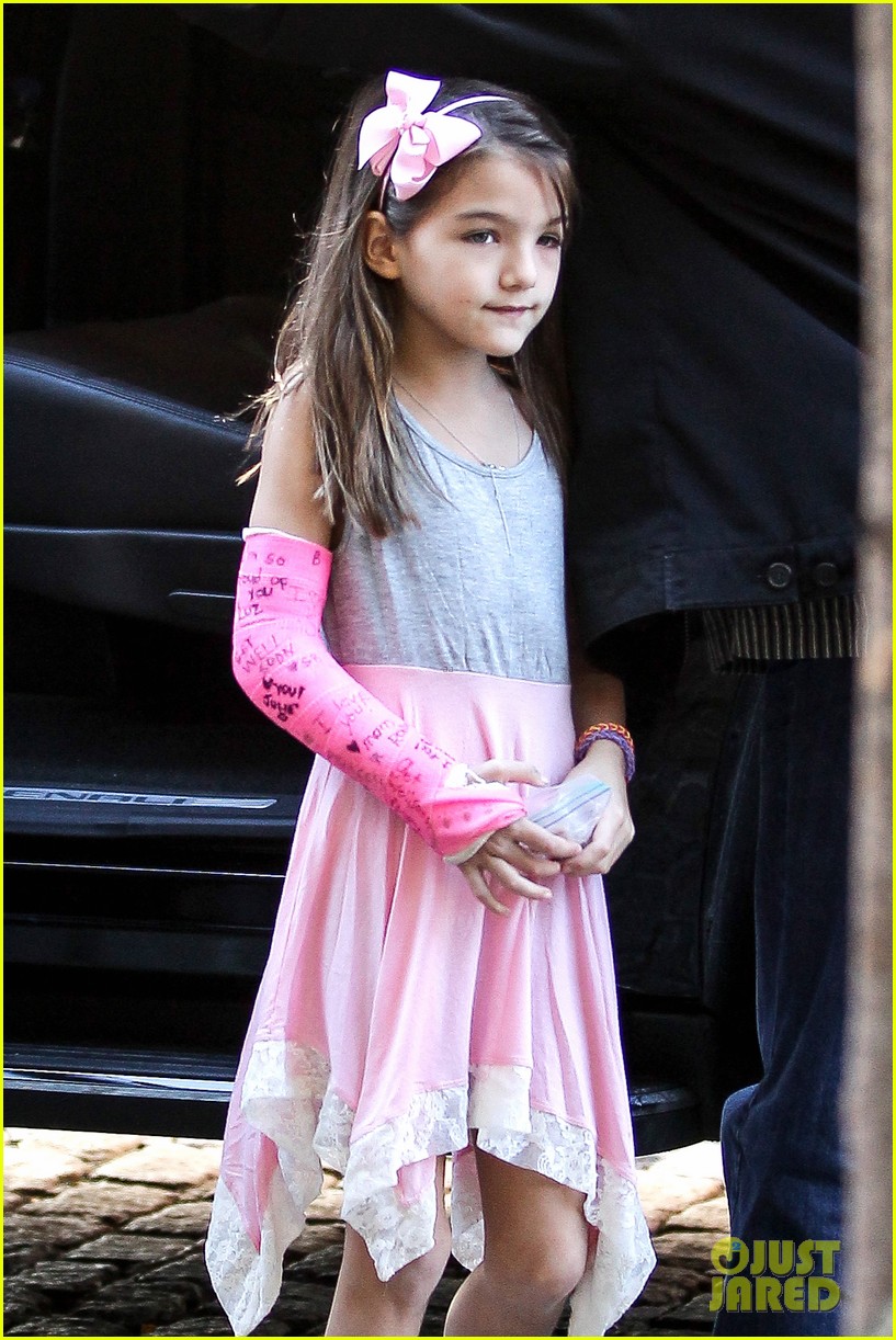 Katie Holmes: Nail Salon Stop with Suri!: Photo 2957653 | Celebrity