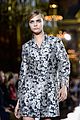 miranda kerr cara delevingne stella mccartney fashion show 08