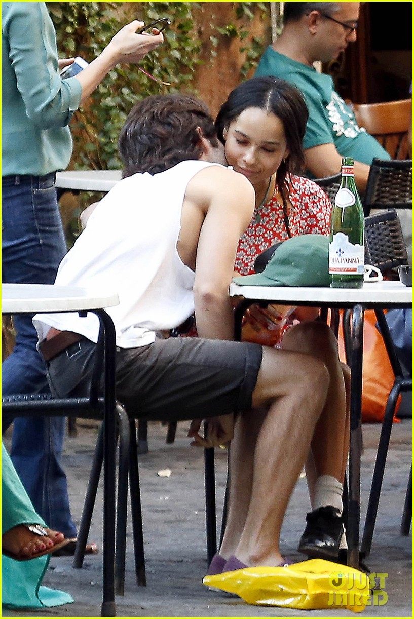 Zoe Kravitz & Penn Badgley Back Together in Rome! Photo 2958553 Penn Badgley, Zoe Kravitz