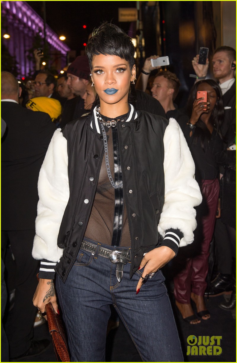 Rihanna Blue Lips for River Island Collection Launch! Photo 2949469