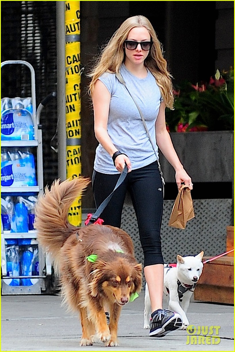 Amanda Seyfried Wishes Immortality for Her Dog Finn Photo 2951320