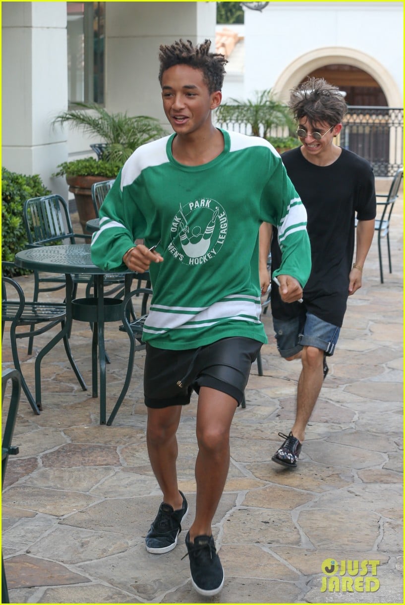 Jaden Smith and his pal Moises Arias make a mad dash to Sugarfish for a sus...