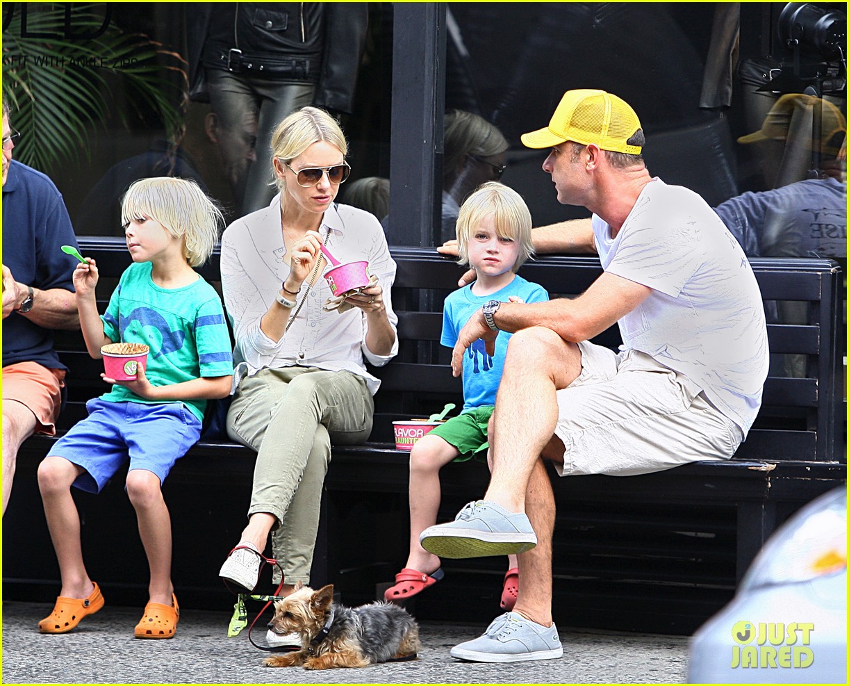 Naomi Watts & Liev Schreiber Frozen Yogurt with the Boys! Photo