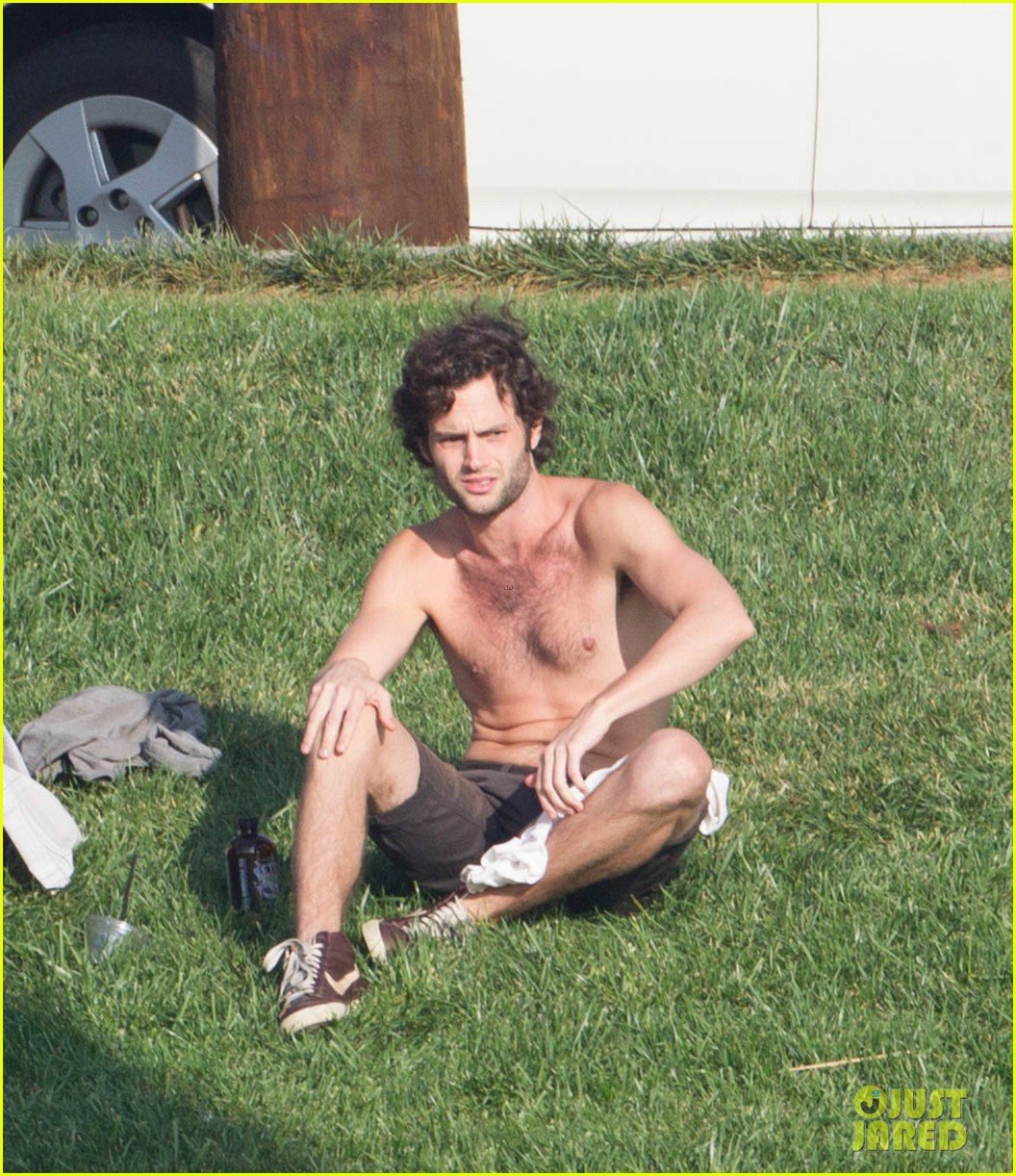Penn Badgley Goes Shirtless at the Park: Photo 2981727 | Penn Badgley