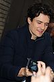 orlando bloom fan signing after romeo juliet performance 04
