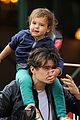 orlando bloom gets his nose picked by son flynn 04
