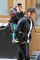 orlando bloom gets his nose picked by son flynn 08