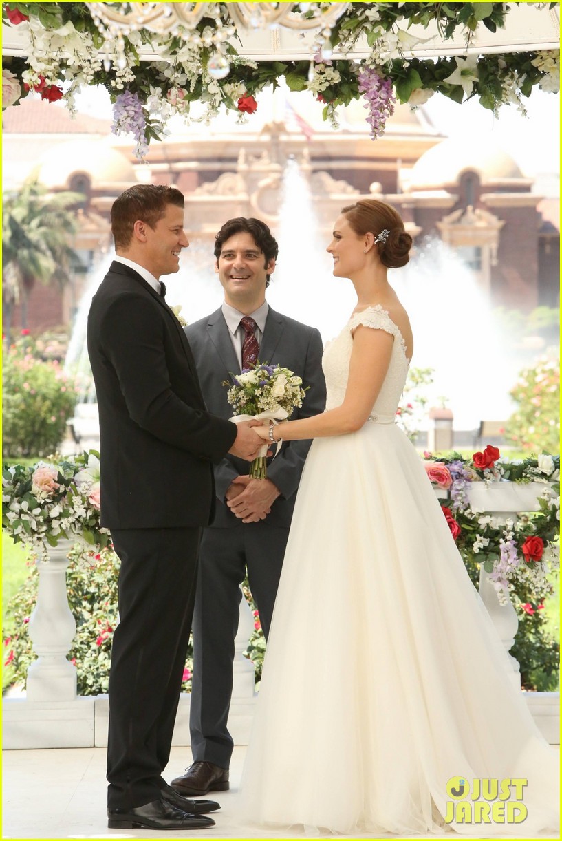 'Bones' Wedding Booth & Bones Get Married See Wedding Pics! Photo