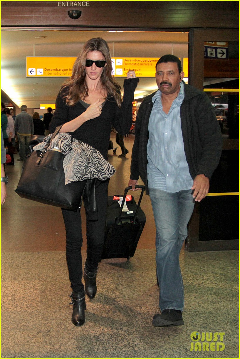 Gisele Bundchen & Erin Heatherton: Colcci Sao Paulo Show!: Photo