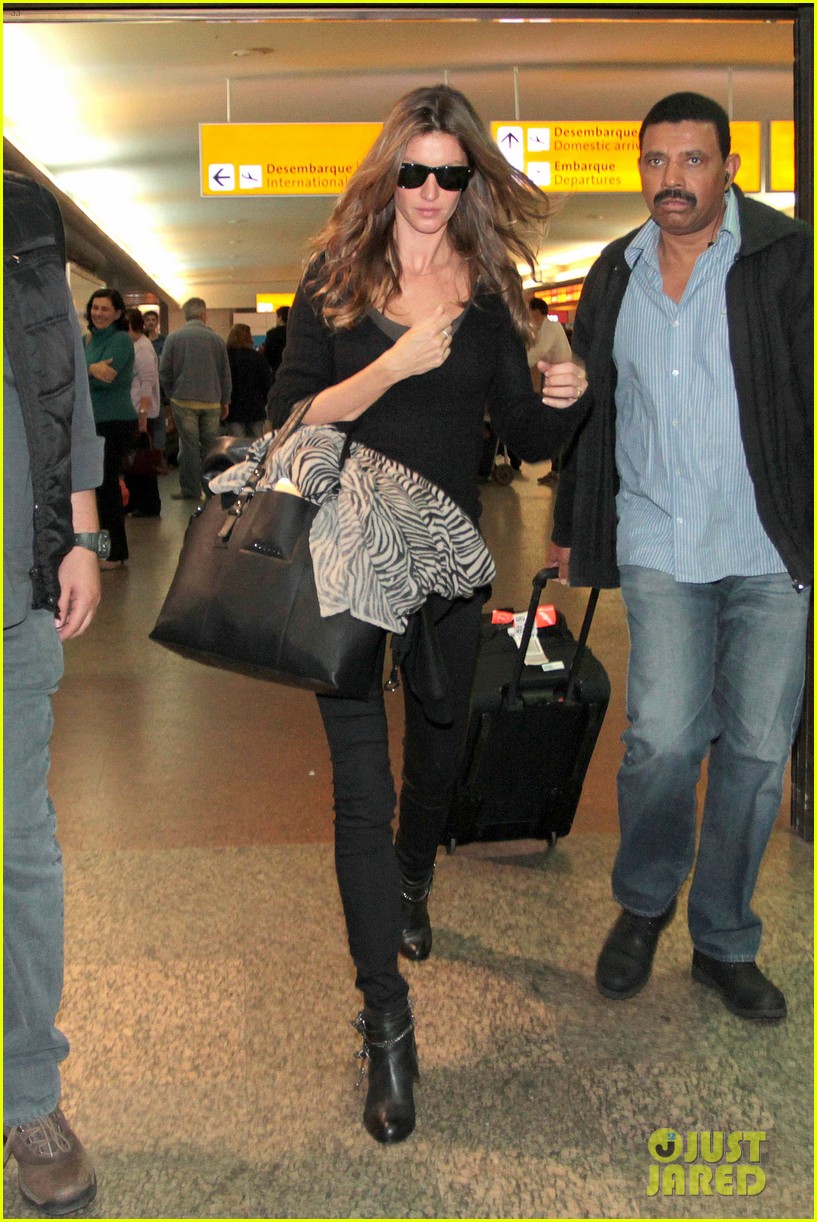 Gisele Bundchen & Erin Heatherton: Colcci Sao Paulo Show!: Photo