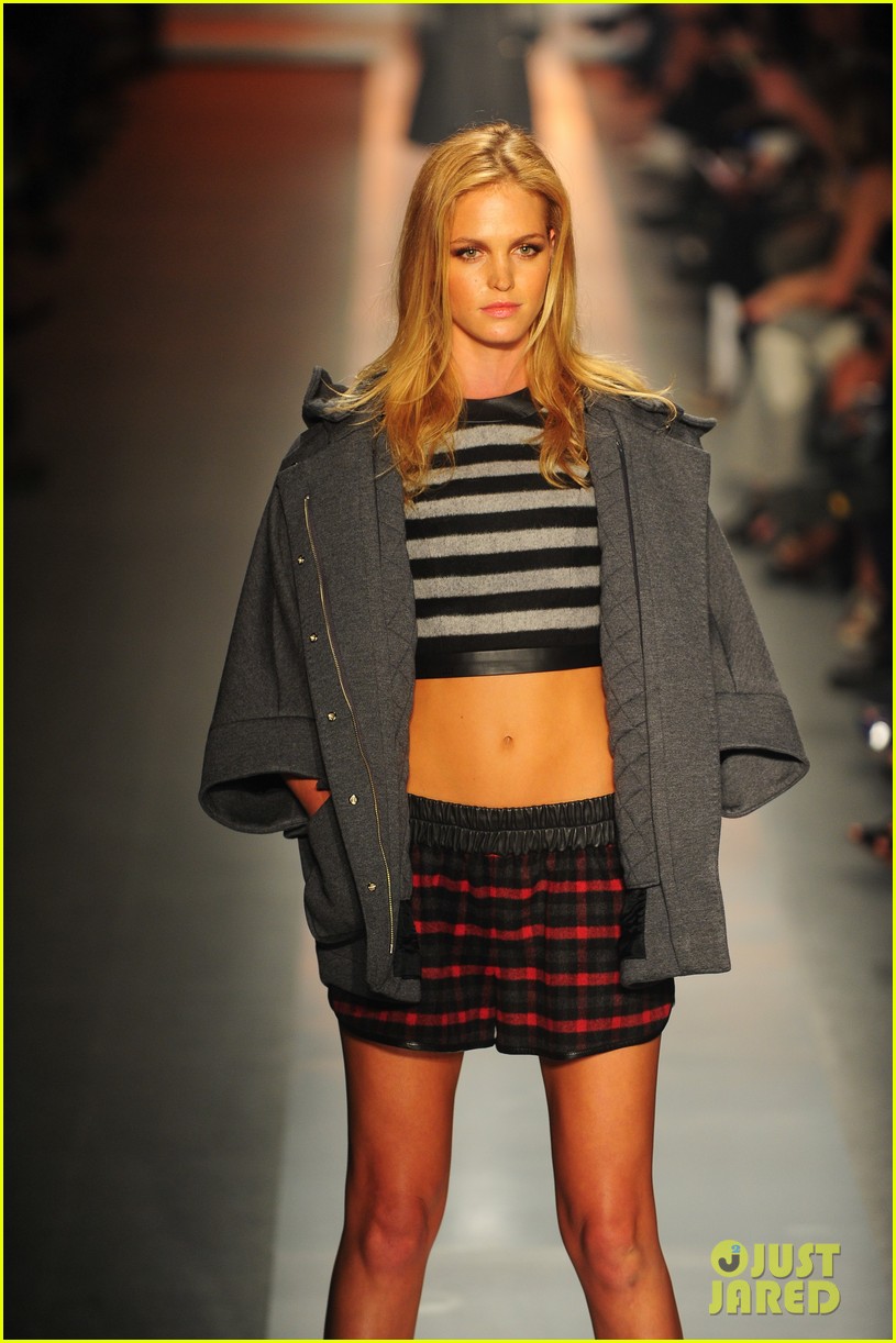 Gisele Bundchen & Erin Heatherton: Colcci Sao Paulo Show!: Photo
