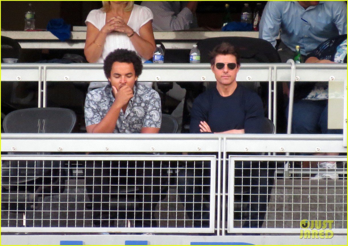 Tom Cruise Treats Son Connor to Dodgers Playoff Game! Photo 2972862