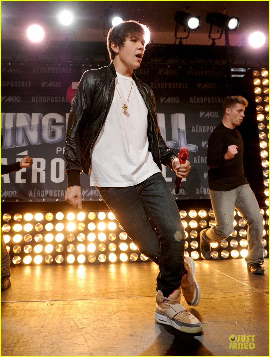 Miley Cyrus & Selena Gomez Z100 Jingle Ball Lineup 2013! Photo