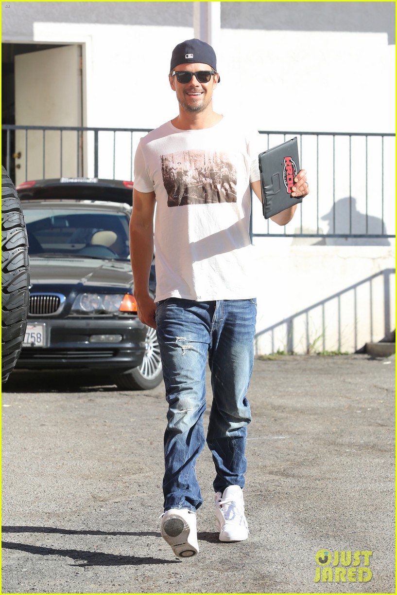 Josh Duhamel Cuddles Up to Son Axl to Watch Sunday Football! Photo