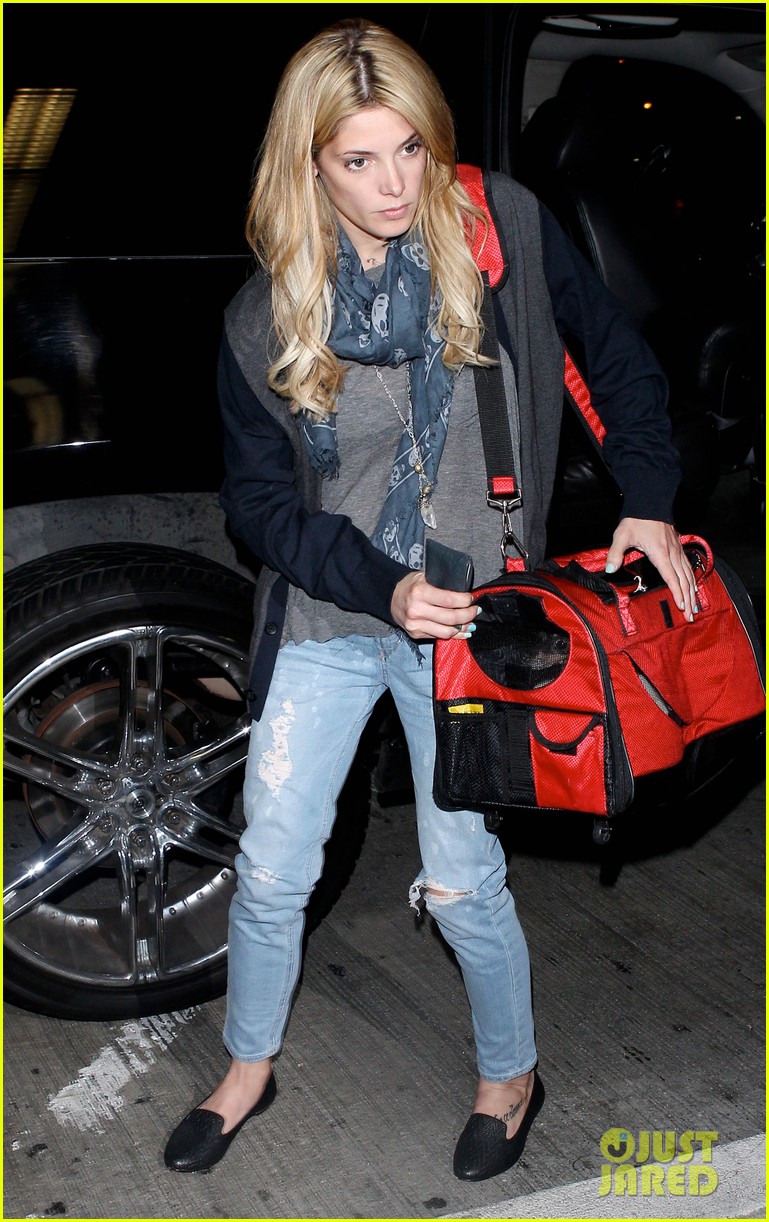 Ashley Greene Promotes 'CBGB' at the Apple Store! Photo 2968347