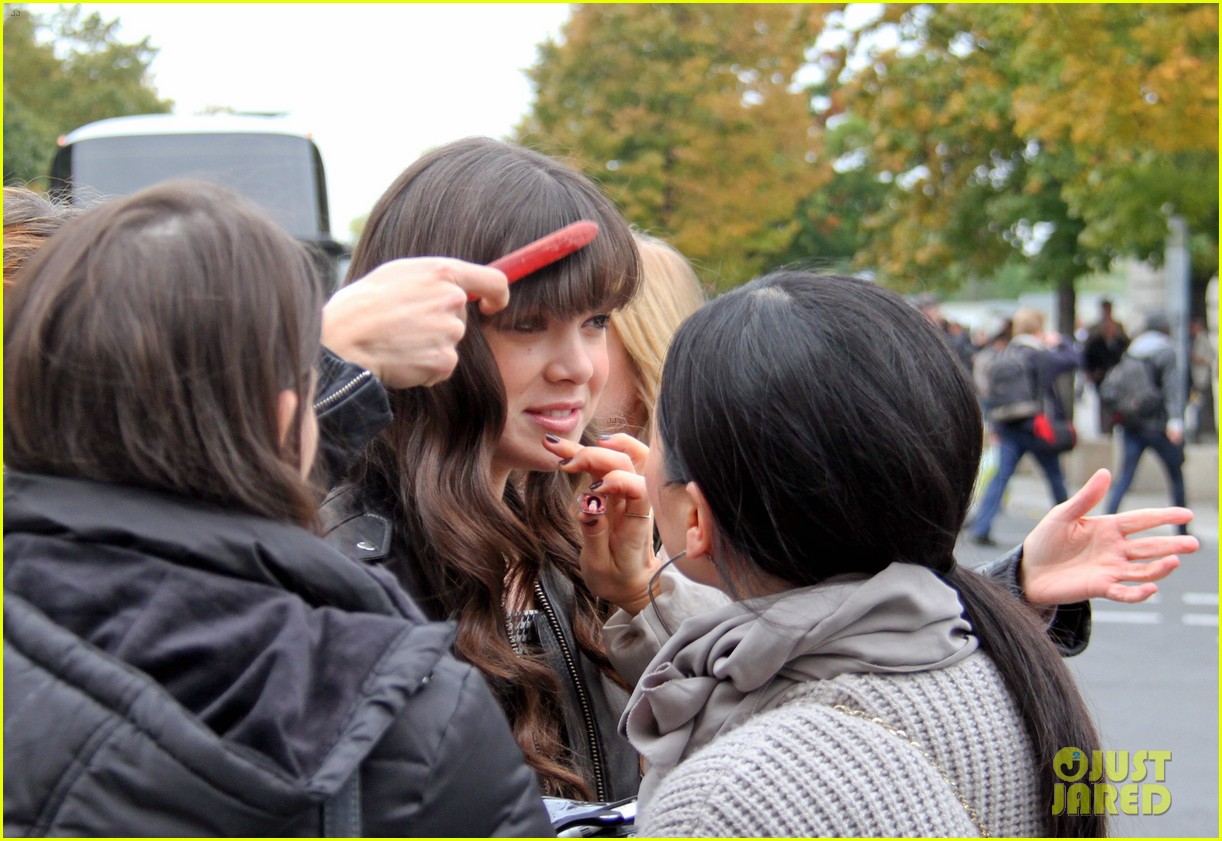 Hailee Steinfeld & Harrison Ford: First 'Ender's Game' Clip - Watch Now ...
