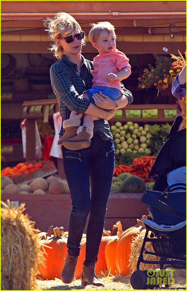 January Jones Hits the Pumpkin Patch with Xander! Photo 2975544