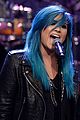demi lovato debuts new blue hair for jay leno performance 01