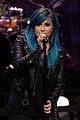 demi lovato debuts new blue hair for jay leno performance 02