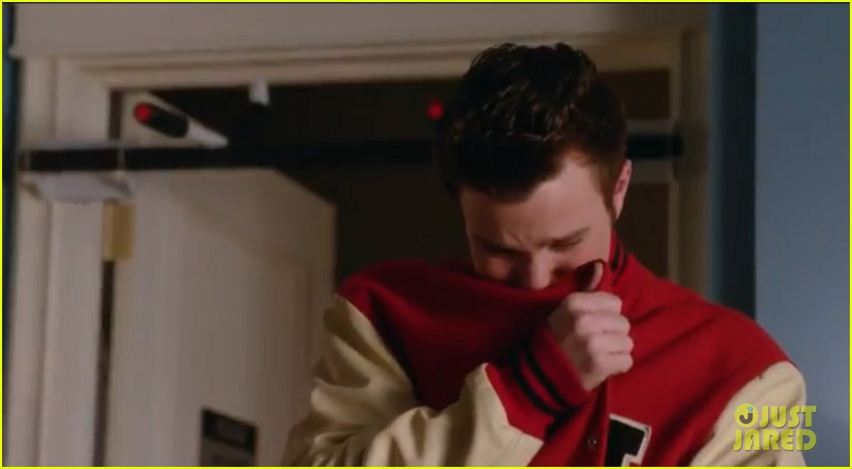 lea michele sings to cory monteith in glee farewell promo 012965471