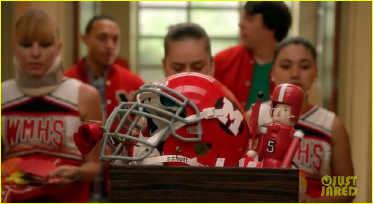 lea michele sings to cory monteith in glee farewell promo 042965474