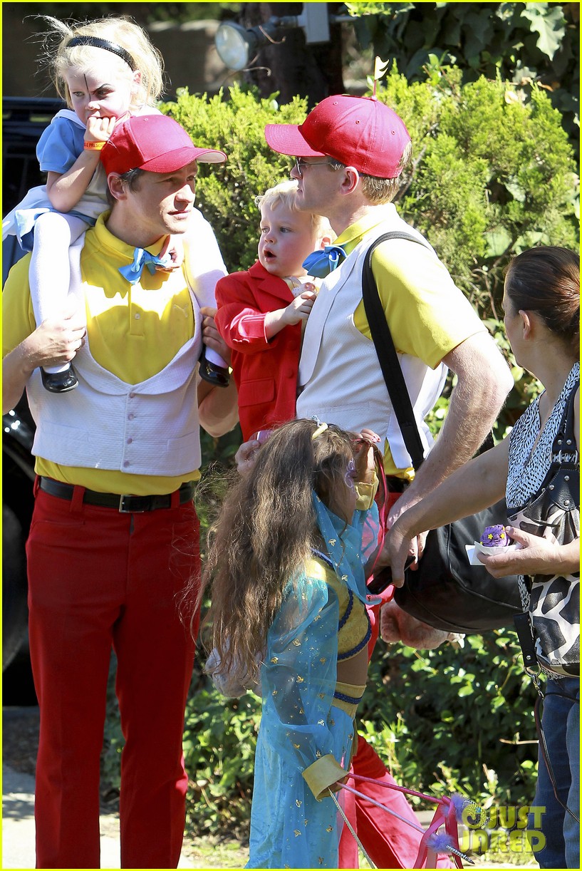 Neil Patrick Harris & Family 'Alice in Wonderland' for Halloween