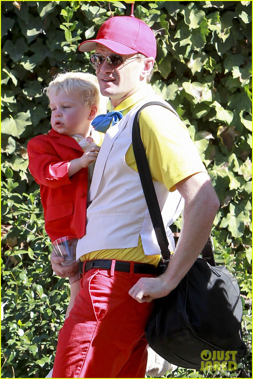 Neil Patrick Harris & Family 'Alice in Wonderland' for Halloween