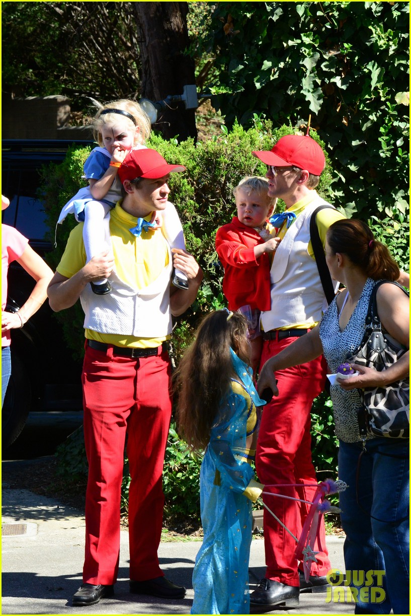 Neil Patrick Harris & Family 'Alice in Wonderland' for Halloween